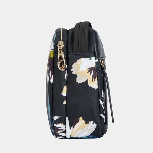 Travelon Anti-Theft Addison Small Crossbody travel bag key clip with LED light - Picture 6 of 16